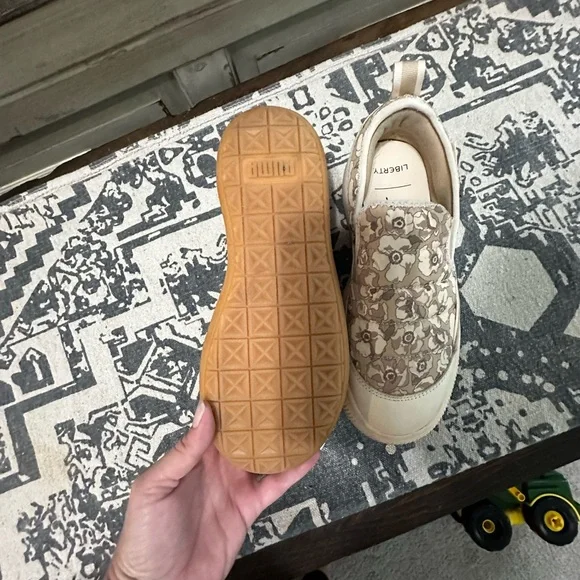 Puma Loafers.  Fun Design.  Super Comfortable Insole.  Worn Once.  Size 9 - Picture 3 of 6